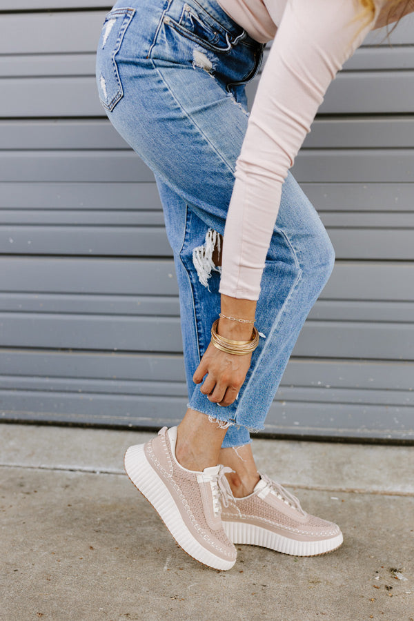 30 Fall Outfit Ideas With Sneakers » Lady Decluttered